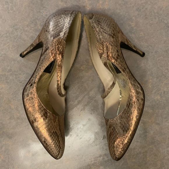 STUART WEITZMAN GOLD METALLIC HIGH HEEL SHOES - Picture 11 of 14